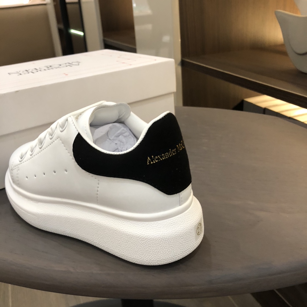 Children's shoes child